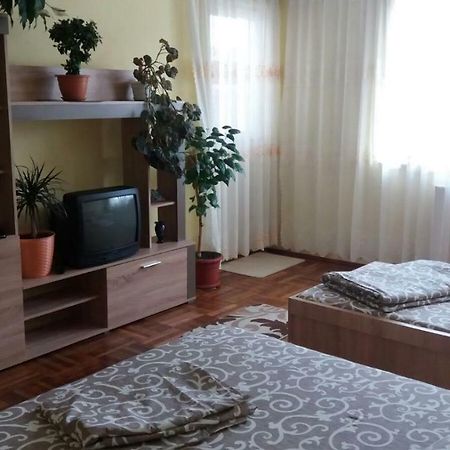 Apartament Cu 2 Camere Calimanesti Exterior photo